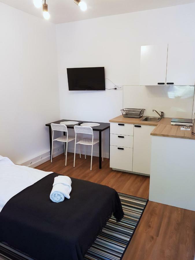 Metro Targowek Apartment *